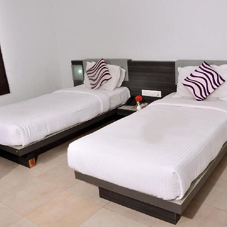 Hotel Palm Shore Palakkad Extérieur photo