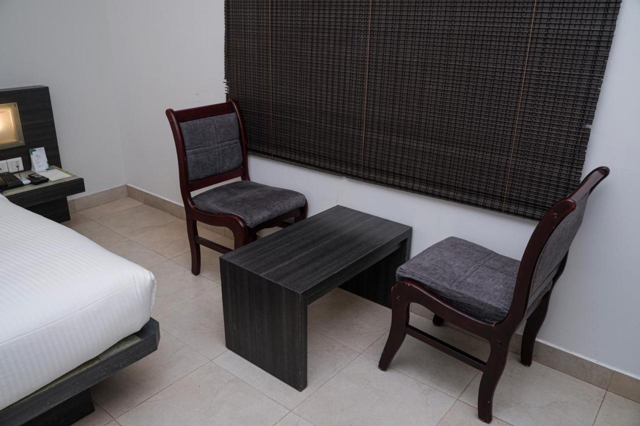 Hotel Palm Shore Palakkad Extérieur photo
